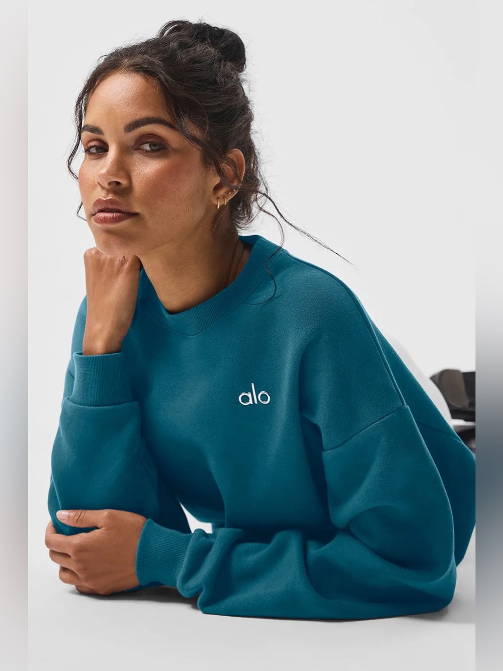 ALO Yoga Women's Accolade Teal Crewneck Sweatshirt Pullover Size M